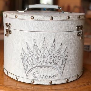 Holly Hardwick Crown Case